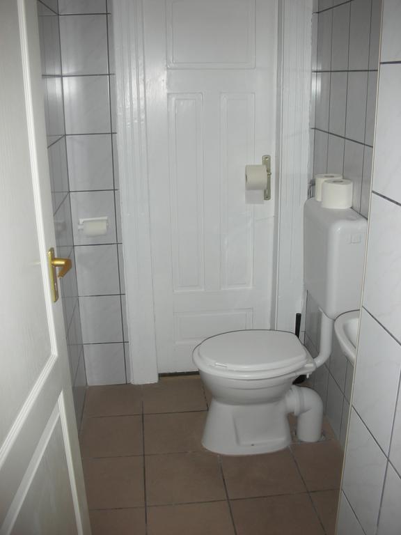 2Night Hostel Boedapest Buitenkant foto
