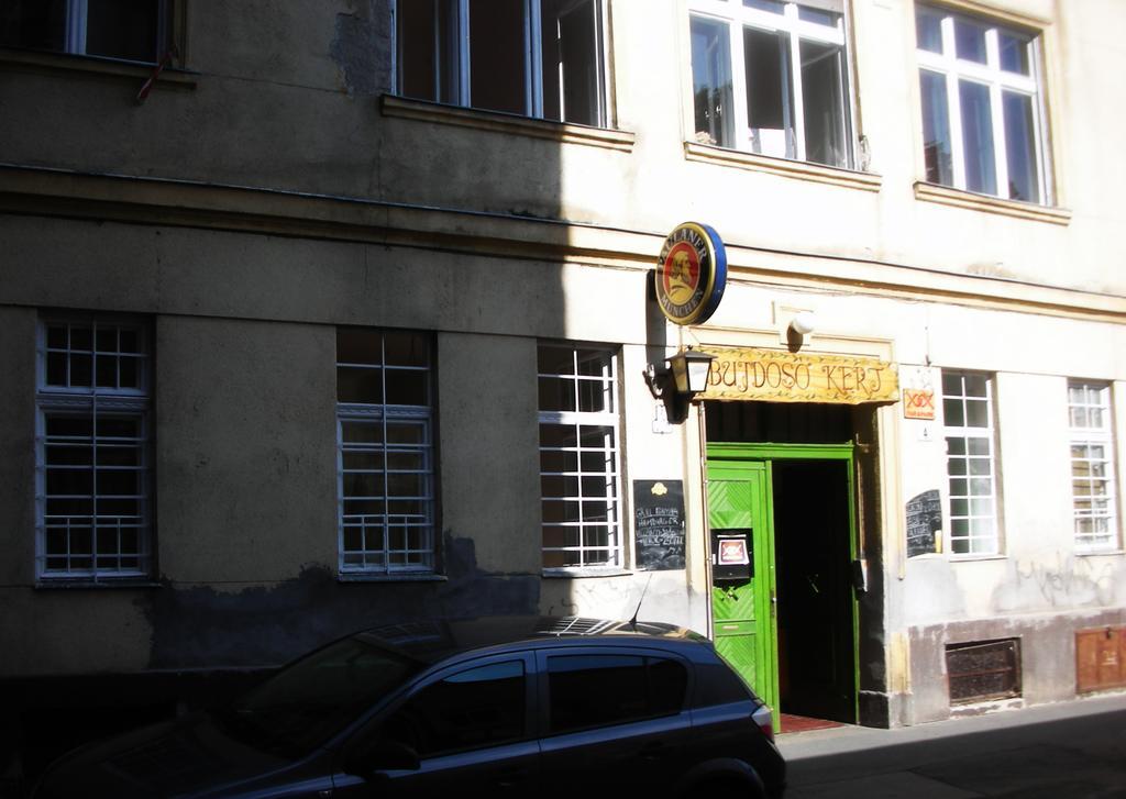 2Night Hostel Boedapest Buitenkant foto