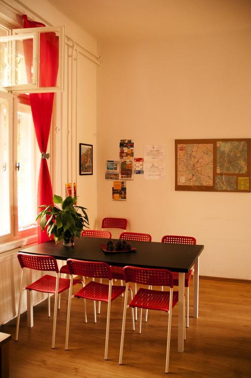 2Night Hostel Boedapest Buitenkant foto
