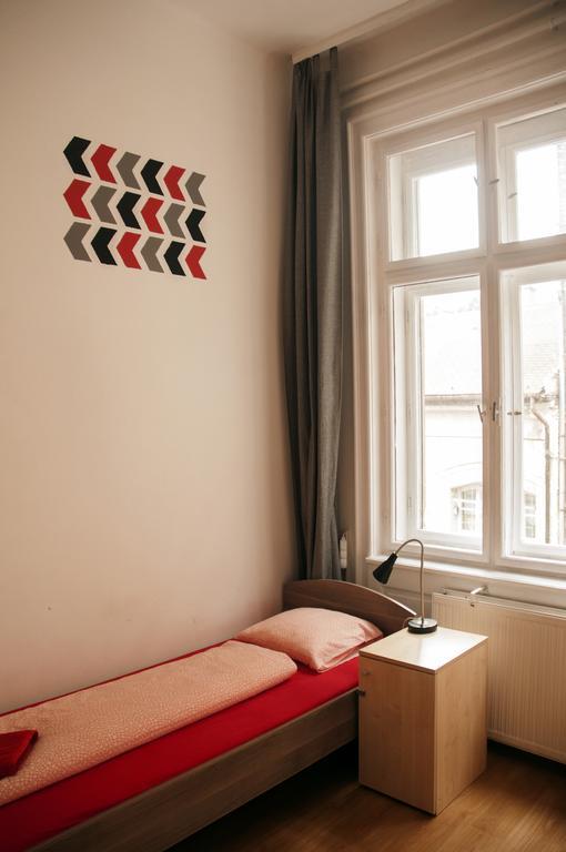 2Night Hostel Boedapest Buitenkant foto